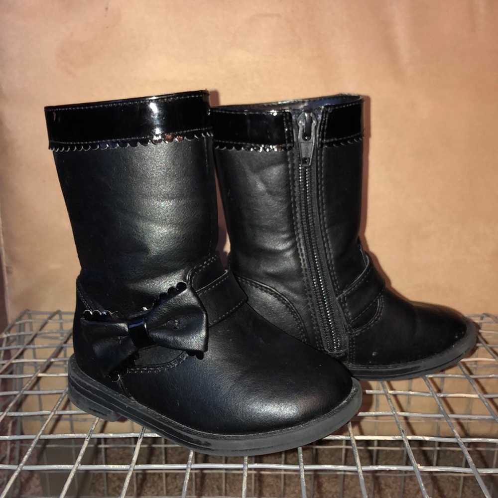 Lightly worn black booties size 6